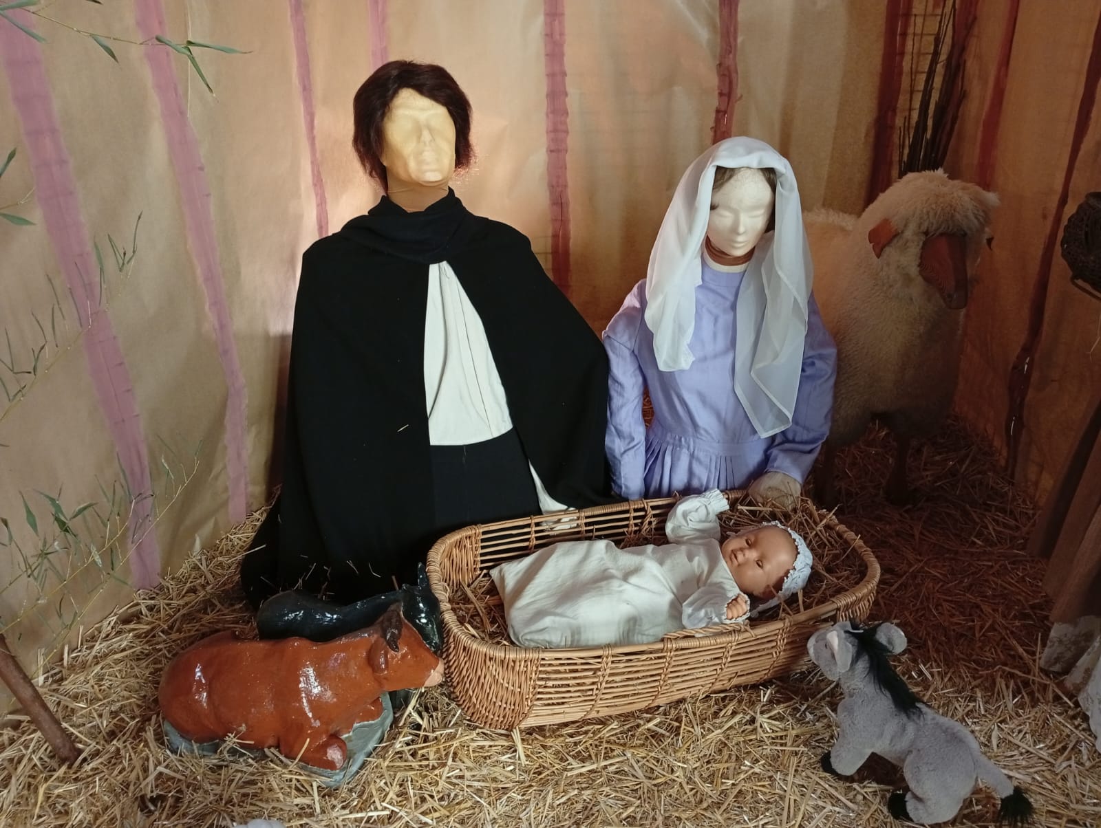 https://royan-ocean.epudf.org/wp-content/uploads/sites/112/2025/12/MARIE-JOSEPH-ET-JESUS-DANS-NOTRE-CRECHE.jpeg