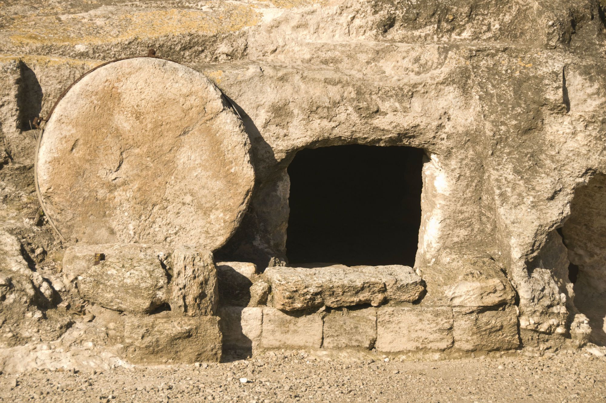 https://royan-ocean.epudf.org/wp-content/uploads/sites/112/2026/03/jesus_tomb-.jpg