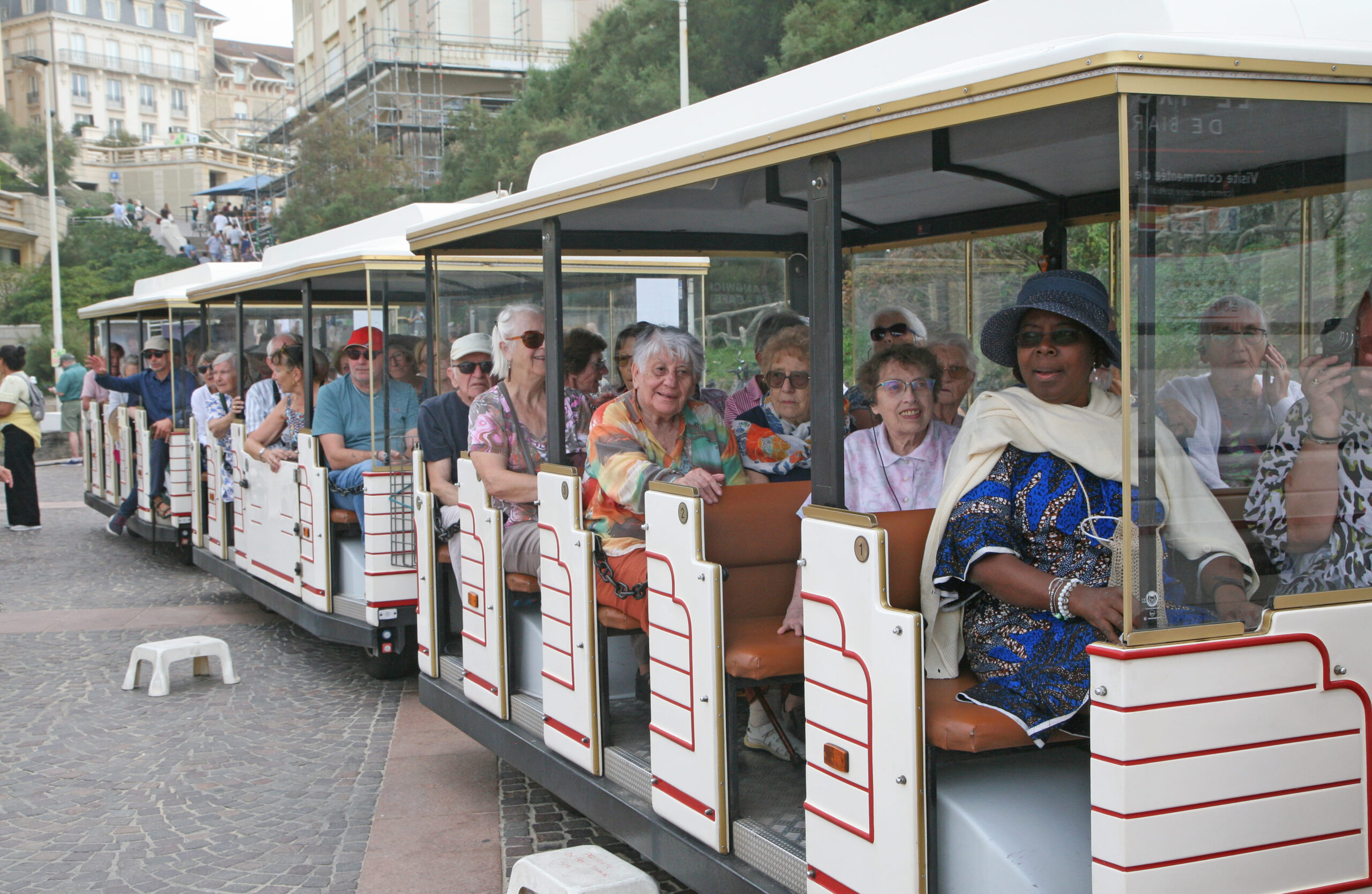 https://royan-ocean.epudf.org/wp-content/uploads/sites/112/2026/10/Petit-train.jpg-scaled.jpeg